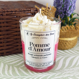 Bougie Chantilly Pomme d'Amour M